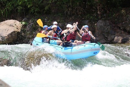 Rafting en Aguas Bravas en el Rio Balsa Clase 3/4 en Costa Rica