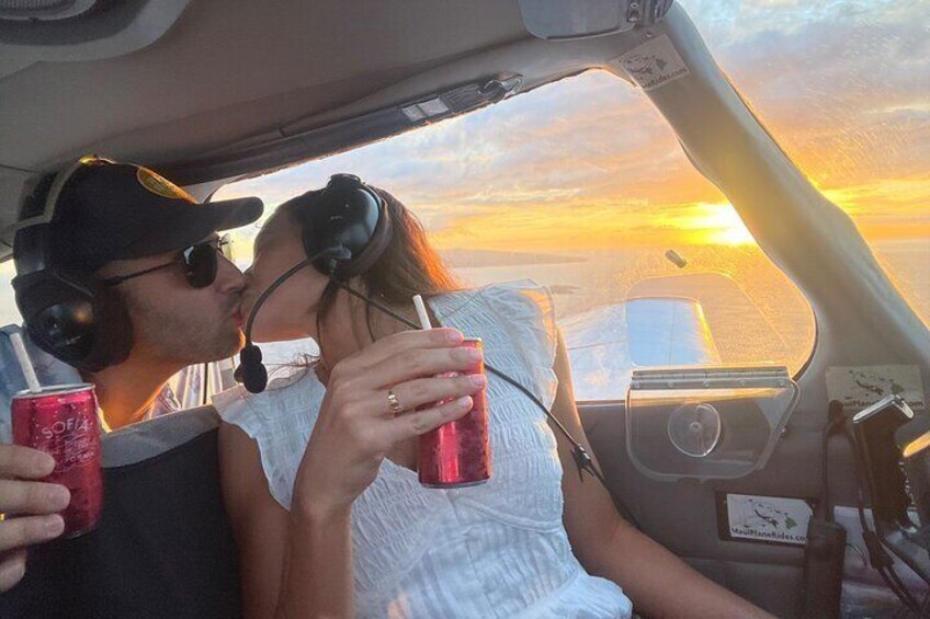 Romantic Sunset Champagne -Private- Maui Air Tour: Intimate & Spectacular!