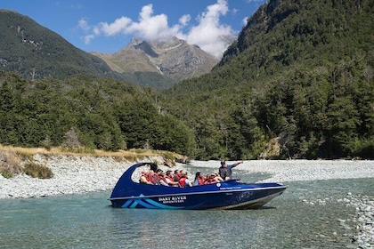 达特河 (Dart River) 喷气快艇骑乘和野外喷气快艇骑乘之旅(从皇后镇出发)