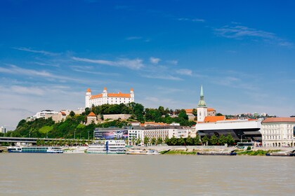 Bratislava: Bratislavassa: Päiväretki Wienistä bussilla ja laivalla