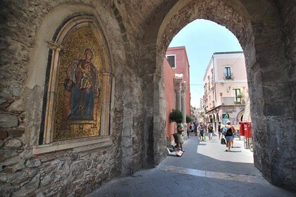 Taormina and Etna with driver Wine experience to ask for
