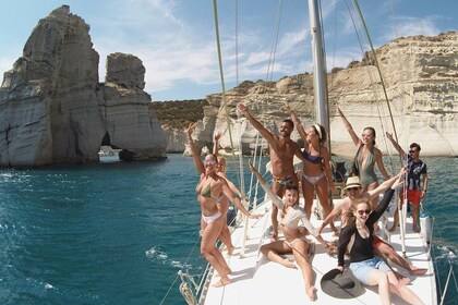 Milos lille gruppe heldags krydstogt med snorkling og frokost