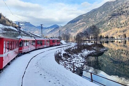 Lac de Côme, Alpes suisses et train Bernina. De Milan
