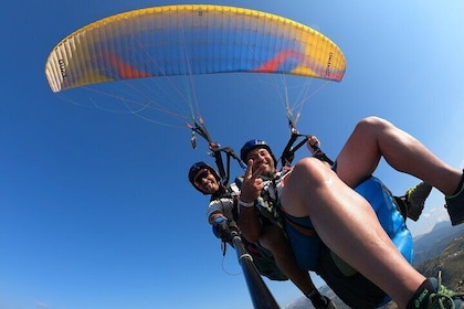 Tandem Paragliding Flight i Taormina