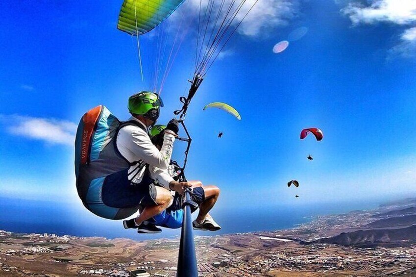 GOLD paragliding flight including videos/photos, t-shirt and a bottle of Cava
