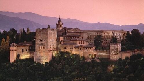 Excursion à Grenade depuis Séville avec Alhambra visite guidée inclus