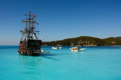 費特希耶:Ölüdeniz 海盜船,附游泳站,包括。午餐