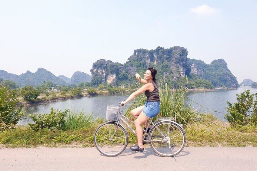 Hoa Lu Ancient City, Tam Coc Boat, Biking and Mua Cave Transfer by Limousine bus