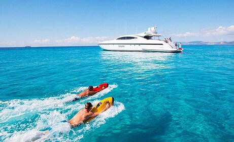Ibiza: Strand en Grotten Boottocht met Luxe Waterspeelgoed