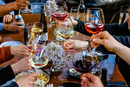Queenstown: The Original Wine Tour with Wine Tasting