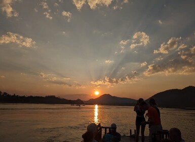 Pelayaran Mekong Setengah Hari ke Gua Pak Ou (Pagi / Sore)