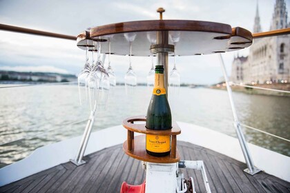 布達佩斯：私人多瑙河遊艇巡遊（含迎賓飲料）