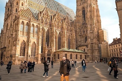 Vienna to Budapest and Bratislava Private 1 Day Tour with Guides