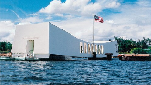 Pearl Harbour, USS Arizona & City Tour with Battleship Missouri Option