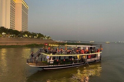 Phnom Penh: Croisière au coucher du soleil avec bières illimitées et buffet...