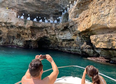 Polignano a Mare: Grottetur med båt og aperitiff
