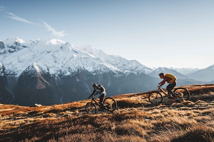 Punto de vista sobre los glaciares de Chamonix en bicicleta eléctrica