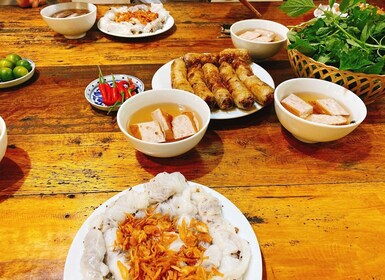 Hanoi: 7 smagsprøver på street food-tur med Train Street