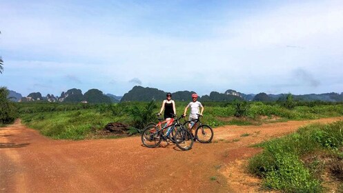 Ekologiska cykelturer genom Lush Green Krabi