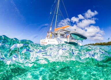 Mauritius: Full-Day Catamaran Cruise to the Northern Isles
