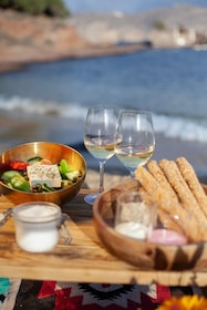 Mykonos: Walking Tour & Food Tasting Beach Picnic