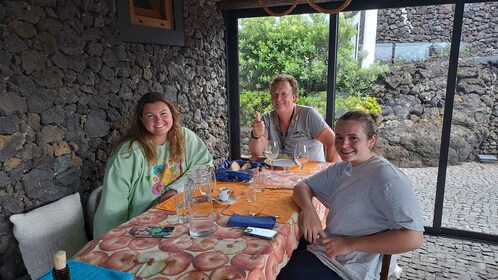 Isla Terceira: tour de vino y alcohol ilegal de 8 horas