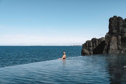 Islanti: Silfra Snorkkelikierros ja Sky Lagoon kylpylä Combo