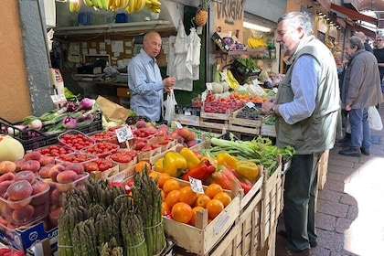 Bologna Walking Food Tour and Highlights with a Local Guide
