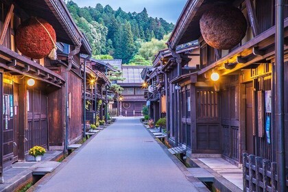 Shirakawago and Takayama Bus Tour from Nagoya