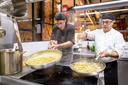 Siena: Pasta and Tiramisu Small Group Cooking Class with Wine
