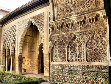 Guidad rundtur i Sevilla: Alcazar, katedralen och Giralda (biljetter ingår)