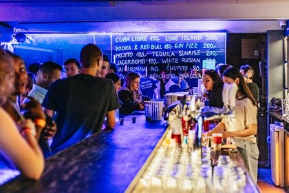 Praga: Pub Crawl con bebidas y cócteles ilimitados