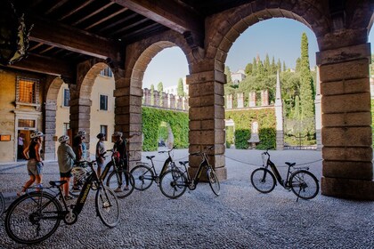Tur E-Bike Panorama Verona dengan Makan Siang Ringan