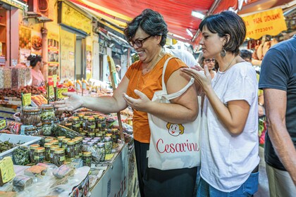 Markedsomvisning og matopplevelse hjemme hos en Cesarina i Fasano