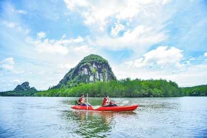 Heldagstur Kajakpaddling i havsgrottor vid Bor Thor Krabi